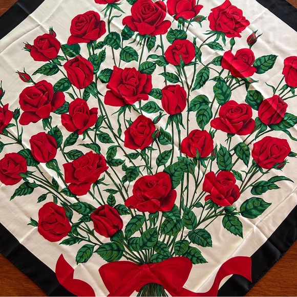 🌹Ginnie Johansen silk scarf, with a red rose bouquet & black border. Vintage. - Picture 3 of 3